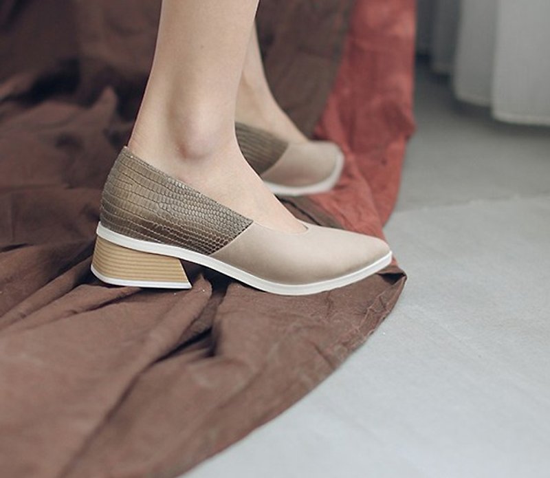 Rate V mouth beveled with leather pointed shoes apricot spelling lizard - Women's Leather Shoes - Genuine Leather Khaki