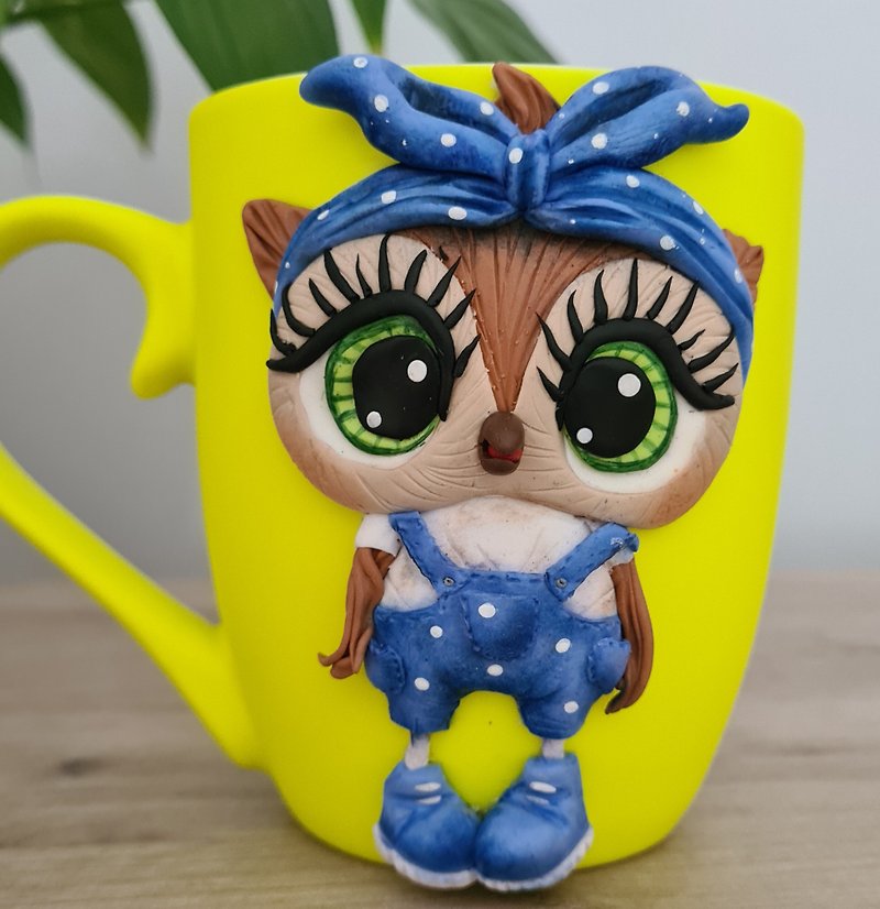 Girl Owl On a Mug Handmade Polymer Clay Decoration. - แก้วมัค/แก้วกาแฟ - ดินเหนียว สีเหลือง