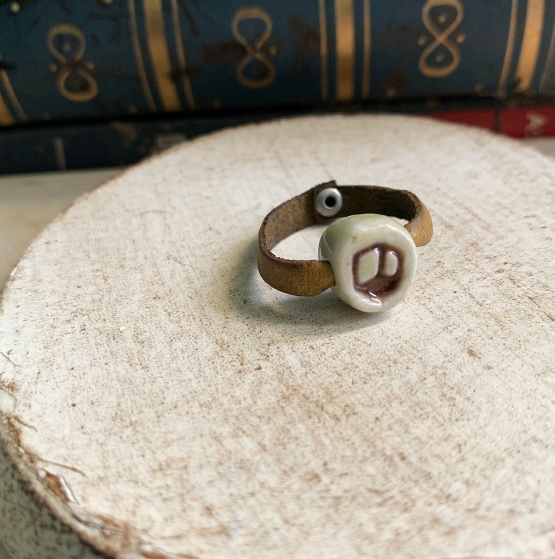 Ring Japanese white porcelain, natural glaze color, infinite, not greasy tones, real leather design grade - แหวนทั่วไป - เครื่องลายคราม 