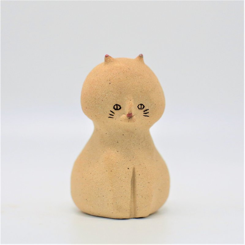 Hand-made pottery doll丨Xianxian Series—Shy Cat (the height of the ornament is about 7.5cm) - ตุ๊กตา - ดินเผา สีกากี