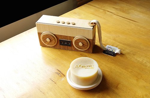 pikathom-herb 手工肥皂 2 入裝禮物盒 手提收音機造型 6 - 棕色/奶油色