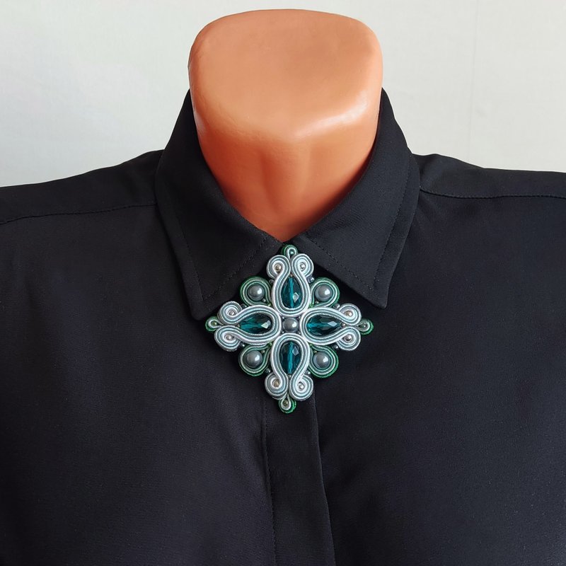 Beaded brooch, Soutache embroidery, Star, Cross, Emerald Green and Silver - 胸針 - 其他材質 綠色
