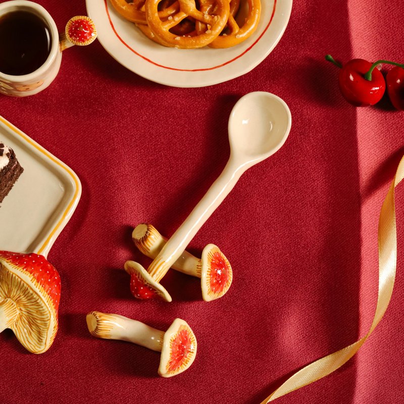 Spoon and Chopstick Holder - 花瓶/花器 - 陶 紅色