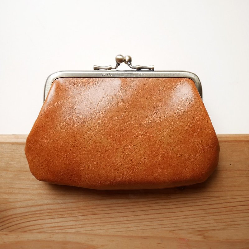 Hand の temperature mouth gold buns mother bag / purse [made in Taiwan] - Coin Purses - Other Metals Brown