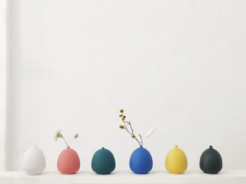 北欧のシンプルな手彩色つや消しの花 - 花瓶・植木鉢 - 磁器 ホワイト