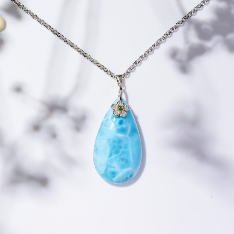 Little Flowers and the Sea | Lalima sea Stone embellished with Stone communication heart chakra natural stone necklace - สร้อยคอ - เครื่องเพชรพลอย สีน้ำเงิน