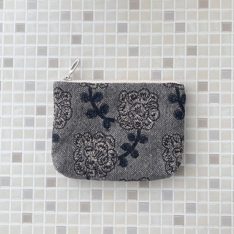 mina perhonen tambourine & yula 刺繍化妝包　コスメポーチ　繡花包　　刺繡袋 - 化妝包/收納袋 - 棉．麻 灰色