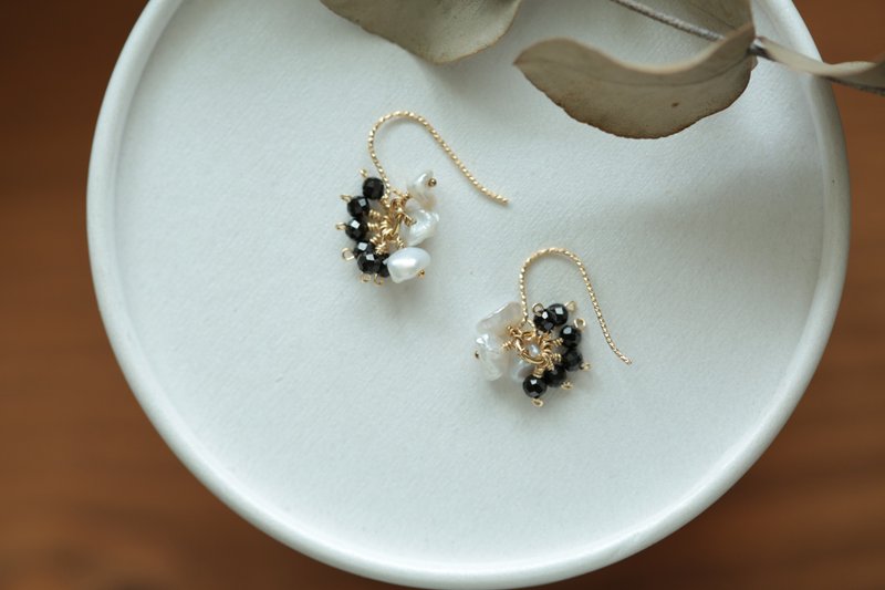 Rich series earrings│14KGF natural pearl black Stone can be changed to clip style - ต่างหู - ไข่มุก สีดำ