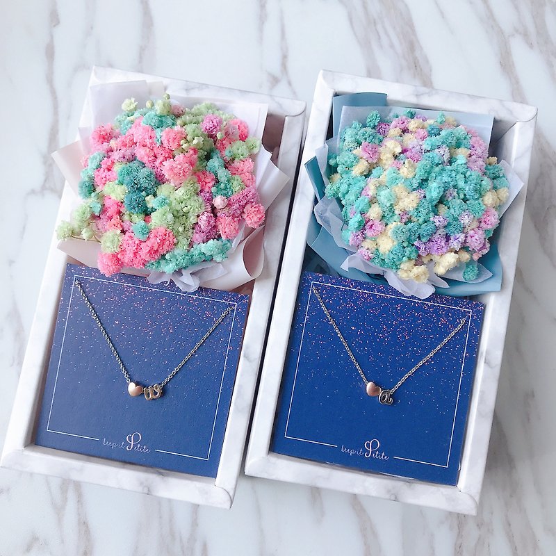 【浪漫花禮盒】客製化花盒 英文字母心心項鏈 滿天星不凋花套裝 - 項鍊 - 其他材質 藍色
