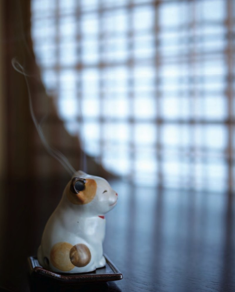 Li incense burner kitten [Japan Songrongtang incense burner series] - Fragrances - Porcelain 