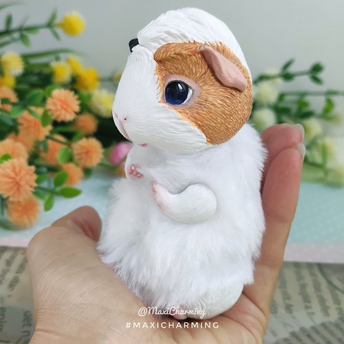 MaxiCharming Guinea pig small toy made of white fur and polyclay, wonderful travel friend
