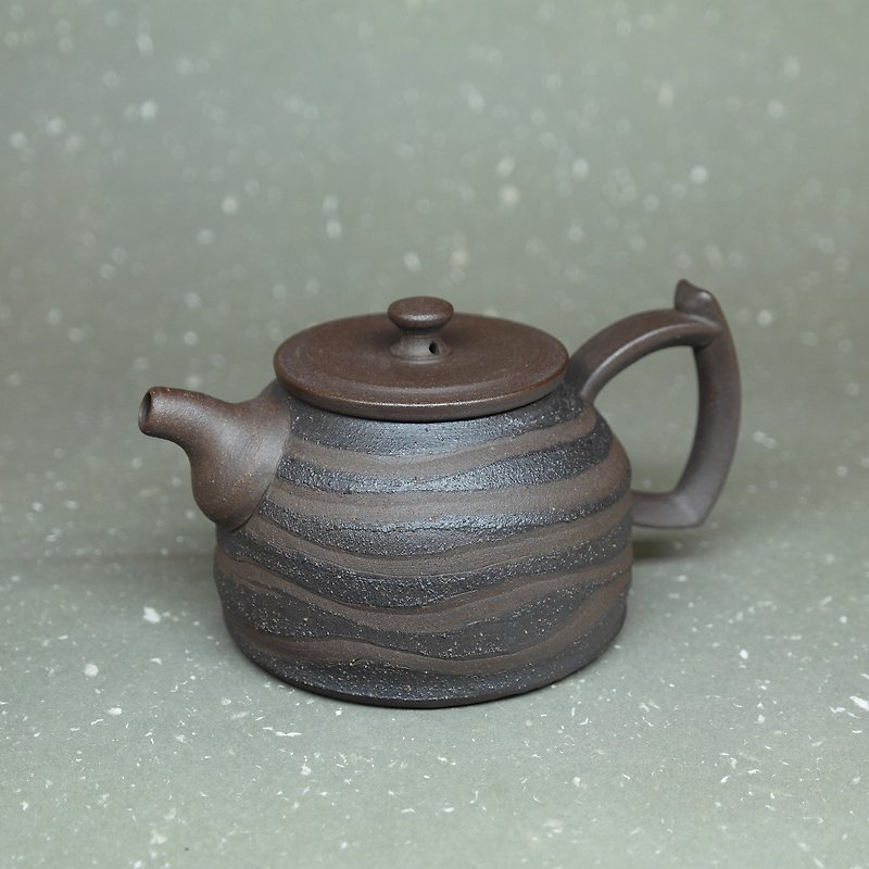沙岩紋彎嘴錐形正把茶壺 手作陶藝 茶道具 - 茶具/茶杯 - 陶 咖啡色