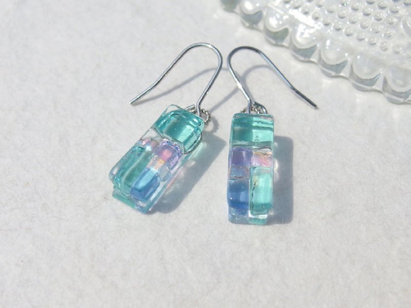 Aurora Glass (Aurora [Aqua]) Earrings/ Clip-On[You can choose metal fittings] [Made-to-order] - Earrings & Clip-ons - Glass Blue