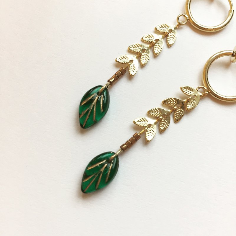 Night leaves needle / clip earrings - Earrings & Clip-ons - Gemstone Green