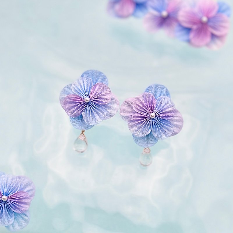 Simple hydrangea Clip-On , hand-dyed silk / purple gradation, Mother's Day gift, Tsumami zaiku, Japanese accessories, Sunset, Sky, Transparent, See-through, Summer - ต่างหู - ผ้าไหม สีม่วง