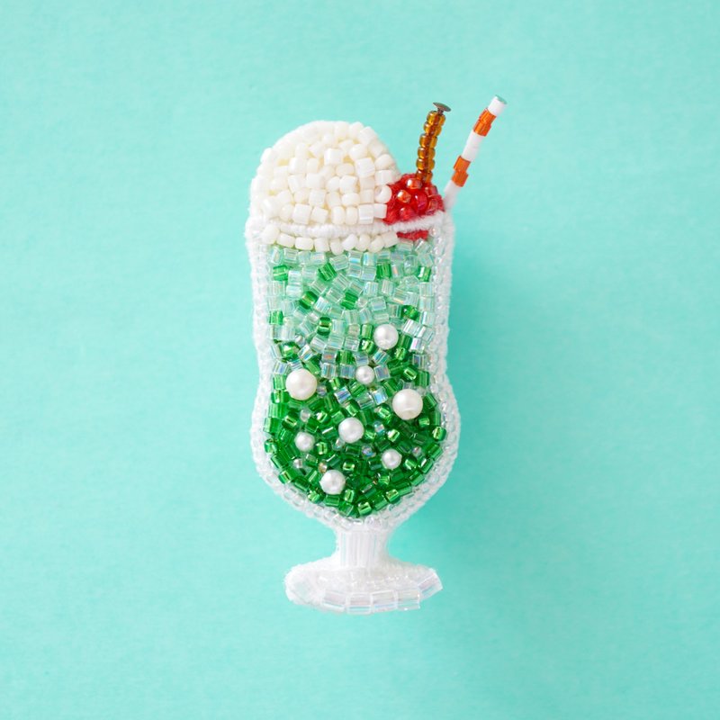 メロンクリームソーダのブローチ　ビーズ刺繍 - 胸針 - 其他材質 綠色