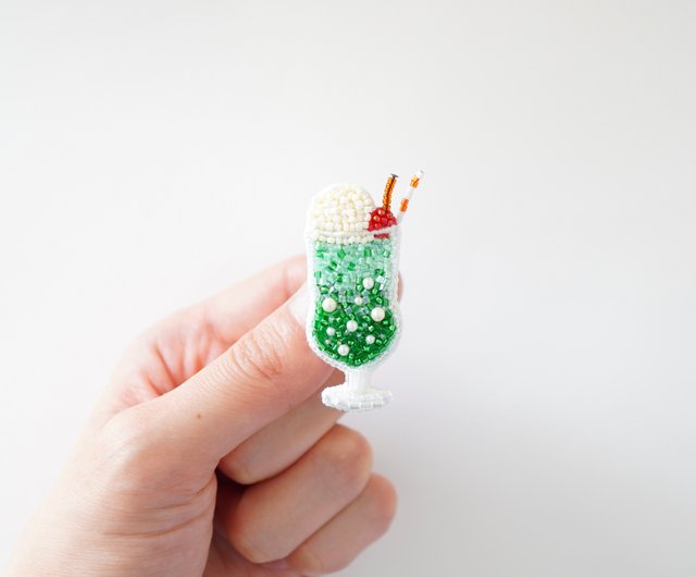 まさはる チューリップ メロンソーダ ビーズ刺繍ブローチ まさはる様 専用 チューリップ メロンソーダ ビーズ刺繍ブローチ