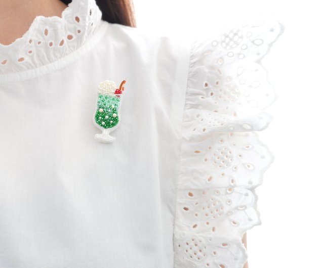 メロンクリームソーダのブローチ ビーズ刺繍 - ショップ