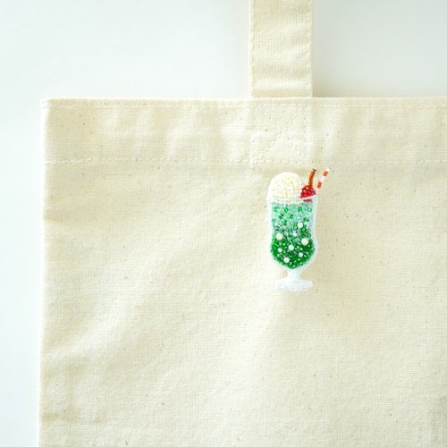 まさはる チューリップ メロンソーダ ビーズ刺繍ブローチ まさはる様 専用 チューリップ メロンソーダ ビーズ刺繍ブローチ