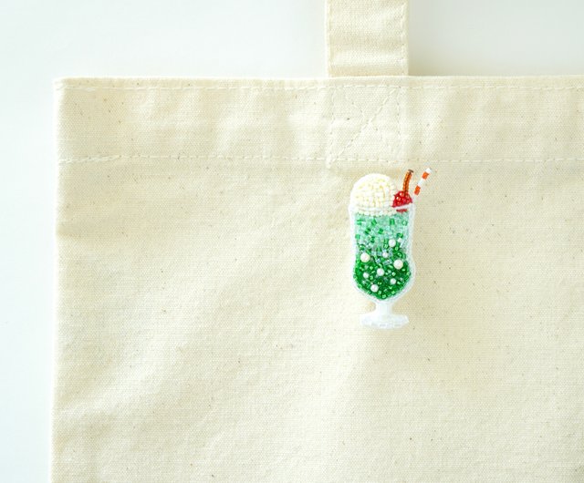 メロンクリームソーダのブローチ ビーズ刺繍 - ショップ