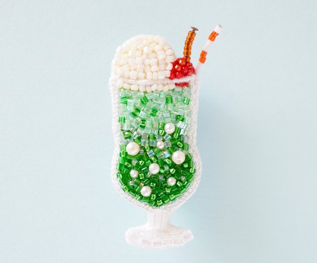 メロンクリームソーダのブローチ ビーズ刺繍 - ショップ