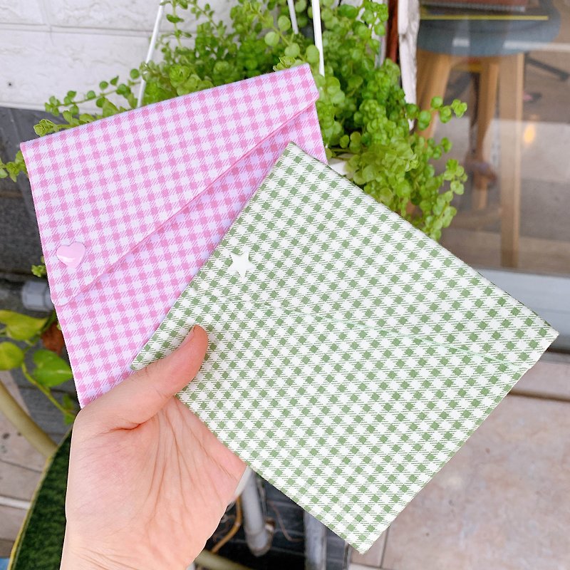 Cherry Pudding 格紋收納包(綠色/粉色) 。日系花朵零錢包 耳機包 - 零錢包/小錢包 - 棉．麻 