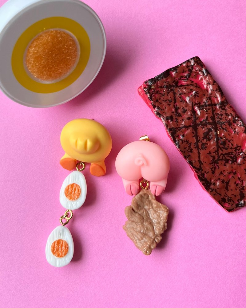 豬屁屁×肉 & 小雞×水煮蛋 不對稱耳環 – 手工可愛趣味飾品 - 耳環/耳夾/耳骨夾 - 樹脂 