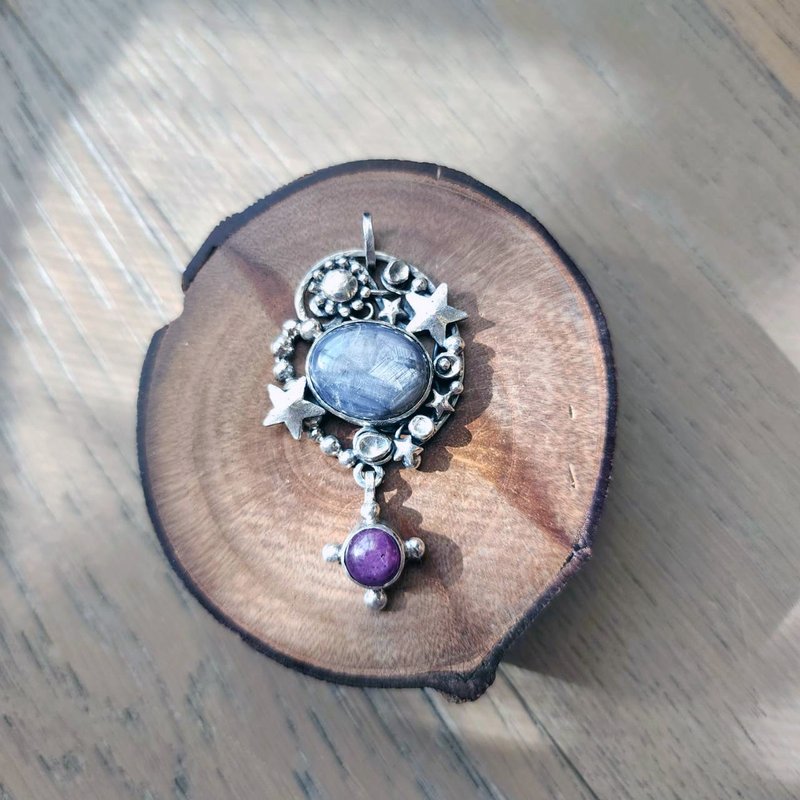 [Handmade by Qu Shuichen] Starlight corundum sterling silver pendant - สร้อยคอ - เครื่องเพชรพลอย สีเงิน