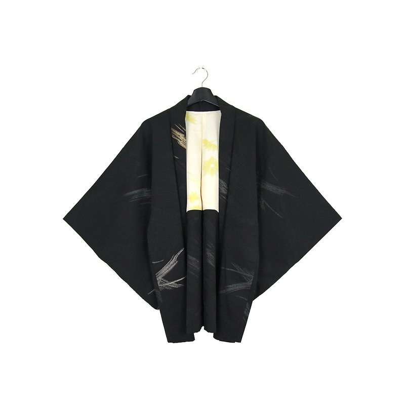 Back to Green :: Japan back kimono feather embossed gold onion embroidery // unisex / vintage kimono (KI-141) - เสื้อแจ็คเก็ต - ผ้าไหม 