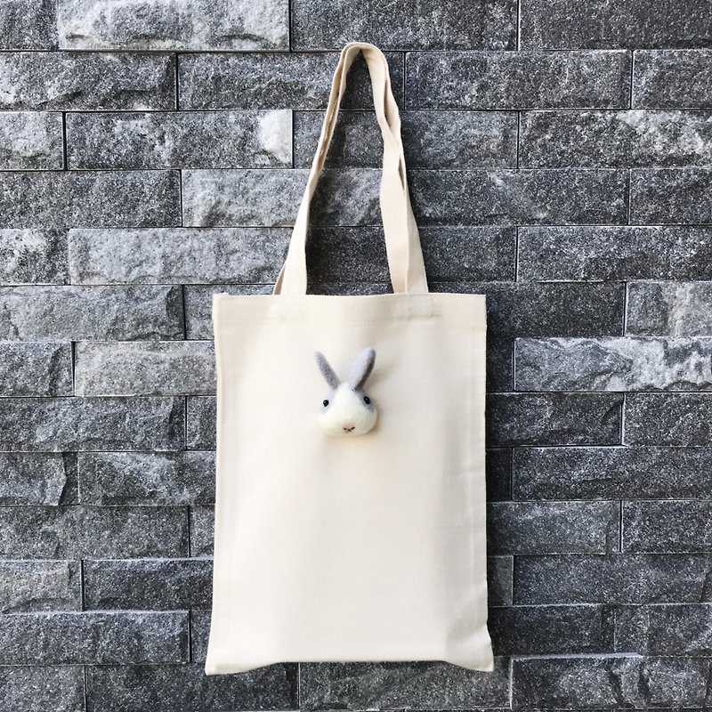 rabbit wool flet canvas bag - กระเป๋าถือ - ขนแกะ สีเงิน