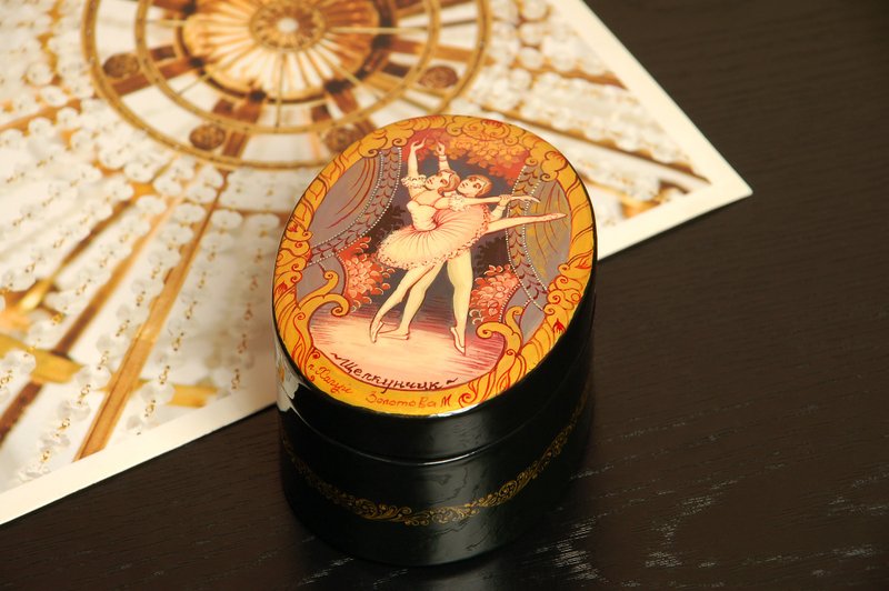Nutcracker lacquer box ballet hand-painted decorative Christmas Gift Wrapping - 擺飾/家飾品 - 其他金屬 