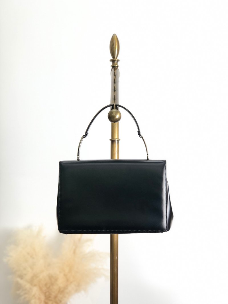 【 日本直送　名牌中古包 】Salvatore Ferragamo  ハンドバッグ ブラック レザー フラップ トップハンドル vintage sca6k6 - 手提包/手提袋 - 真皮 黑色