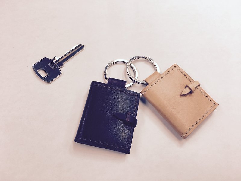 Reading me - Keychains - Genuine Leather Brown