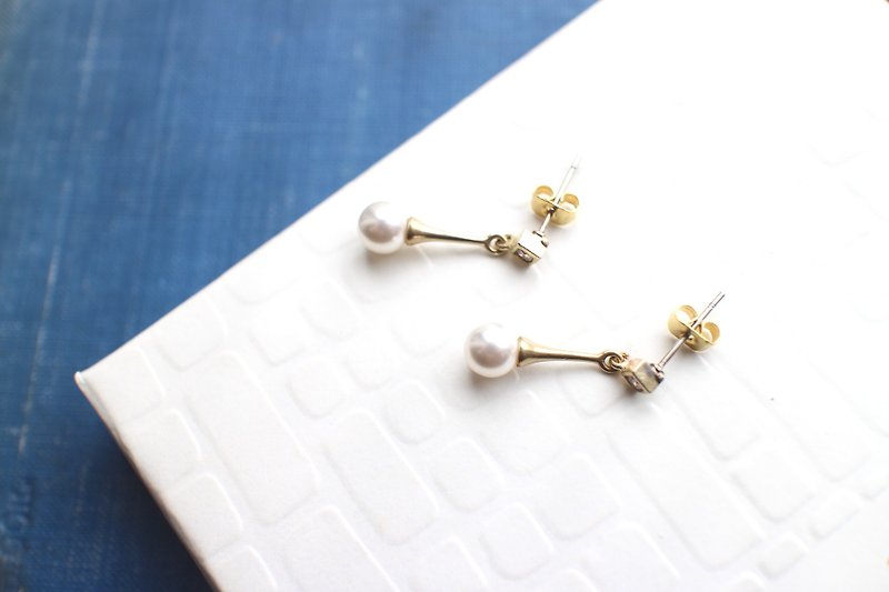 小甜筒-鋯石 珍珠 黃銅耳環-可改夾 - 耳環/耳夾 - 其他金屬 白色