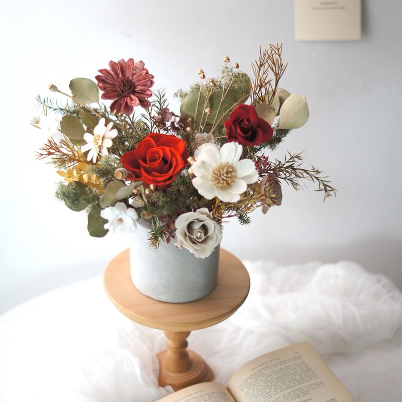 [Garden Lane Floral] Red rose Cement pot eternal flower gift - ช่อดอกไม้แห้ง - พืช/ดอกไม้ 