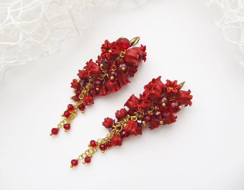 Red flower earrings Dangle red earrings Long drop earrings Cute floral earrings - 耳環/耳夾/耳骨夾 - 黏土 紅色