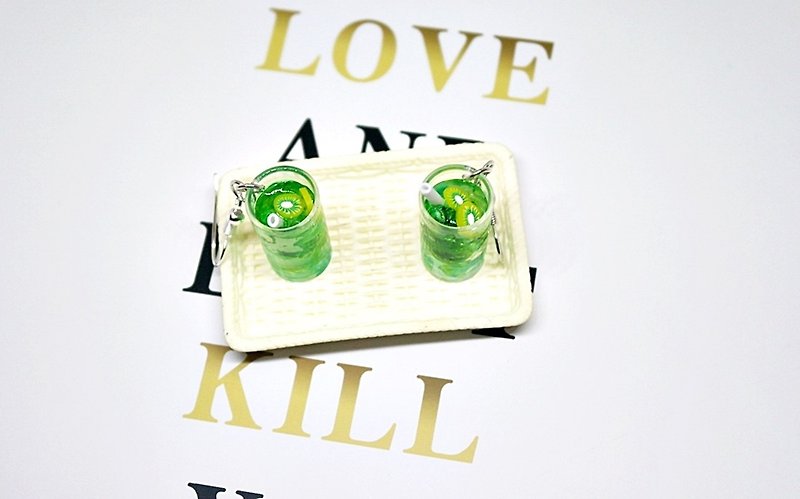 UV glue X alloy hook earrings <Special kiwi cocktail> #俏皮#可爱#树脂 - ต่างหู - เรซิน สีเขียว