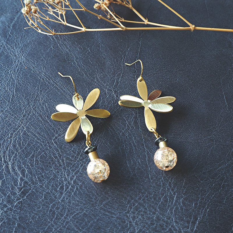 3d flower earrings with yellow ice quartz (brass hand made) - 耳環/耳夾 - 銅/黃銅 金色