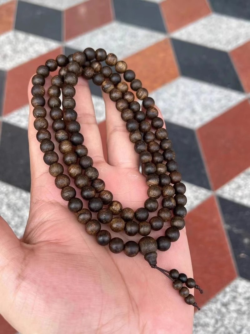 [108 beads] Natural Indonesian Dara Agarwood 0.8cm×108 beads male and female couple bracelet - สร้อยข้อมือ - ไม้ สีนำ้ตาล