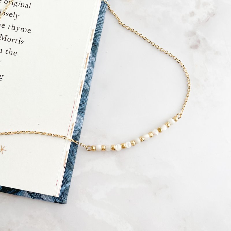 Gemstone of the Night Sky / Mother-of-pearl choker necklace SV001 - สร้อยคอ - วัสดุอื่นๆ สีทอง
