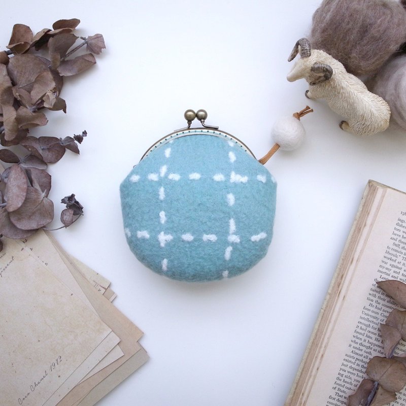 Wool Felt Kiss Lock Bag I Celadon Color I Round Coin Purse I Strictly Selected Wool. Handmade - Coin Purses - Wool Green