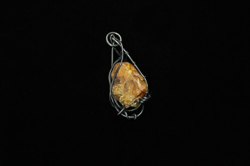 【Series of Amber】Myanmar amber sulfur-coloured copper wrapped pendant 5 - Necklaces - Gemstone Multicolor