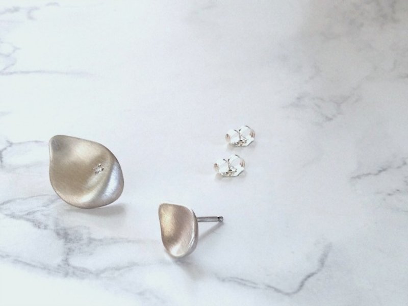 flower shower earrings (silver / diamond) - Earrings & Clip-ons - Other Metals Silver