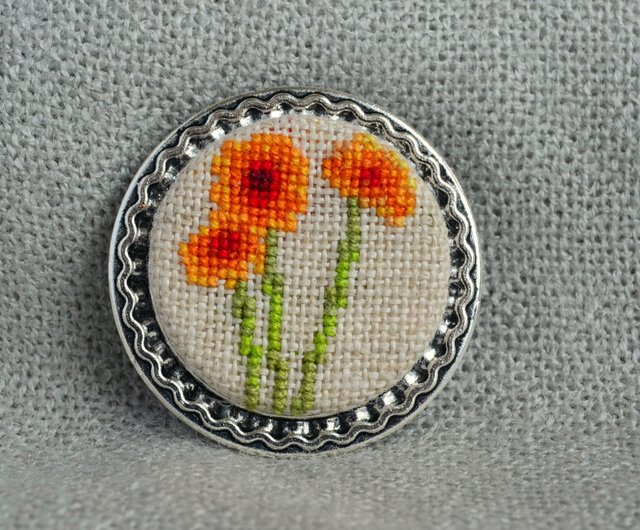 オレンジ色の花の刺繍ブローチ、花の自然のジュエリー、手作りの