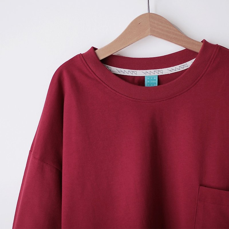 Short version loose shoulders cotton plain pocket Tee - dark red - เสื้อยืดผู้หญิง - ผ้าฝ้าย/ผ้าลินิน สีแดง