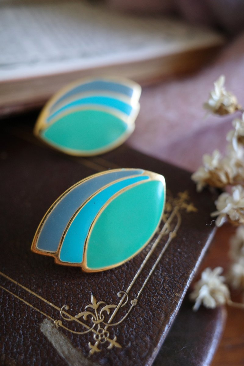 アンティーク エイボン トリコロール エナメル ポップスタイルノンホールピアスイヤリング A49 - ピアス・イヤリング - 金属 ゴールド