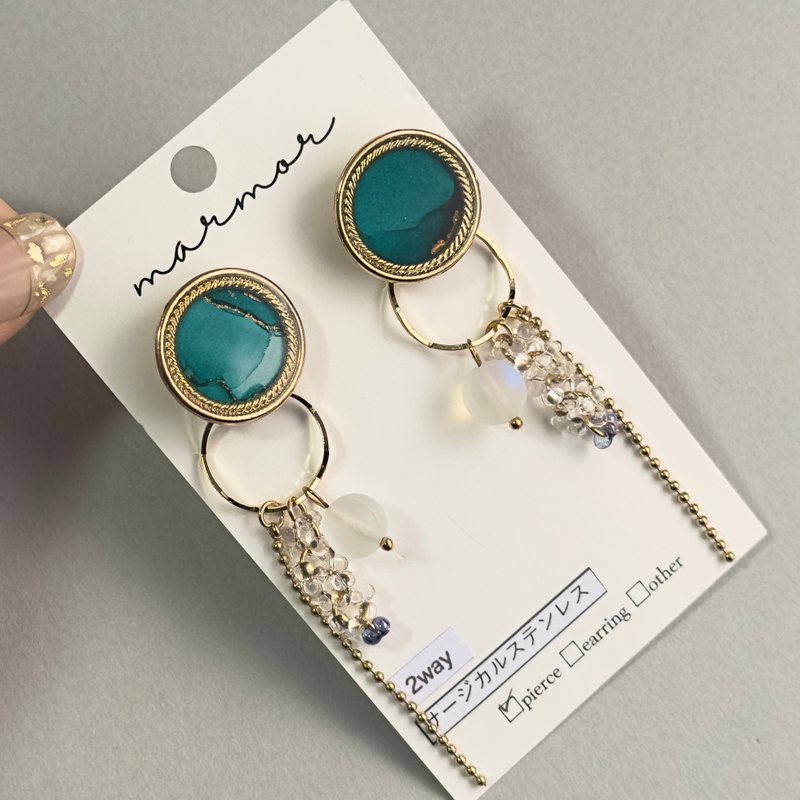 【1点のみ】ブルーグリーン　2way  アルコールインクアート　 ロング　ピアス　サージカルステンレス　ゴールド　人と被らない　世界で一つ　大ぶり - 耳環/耳夾/耳骨夾 - 樹脂 藍色