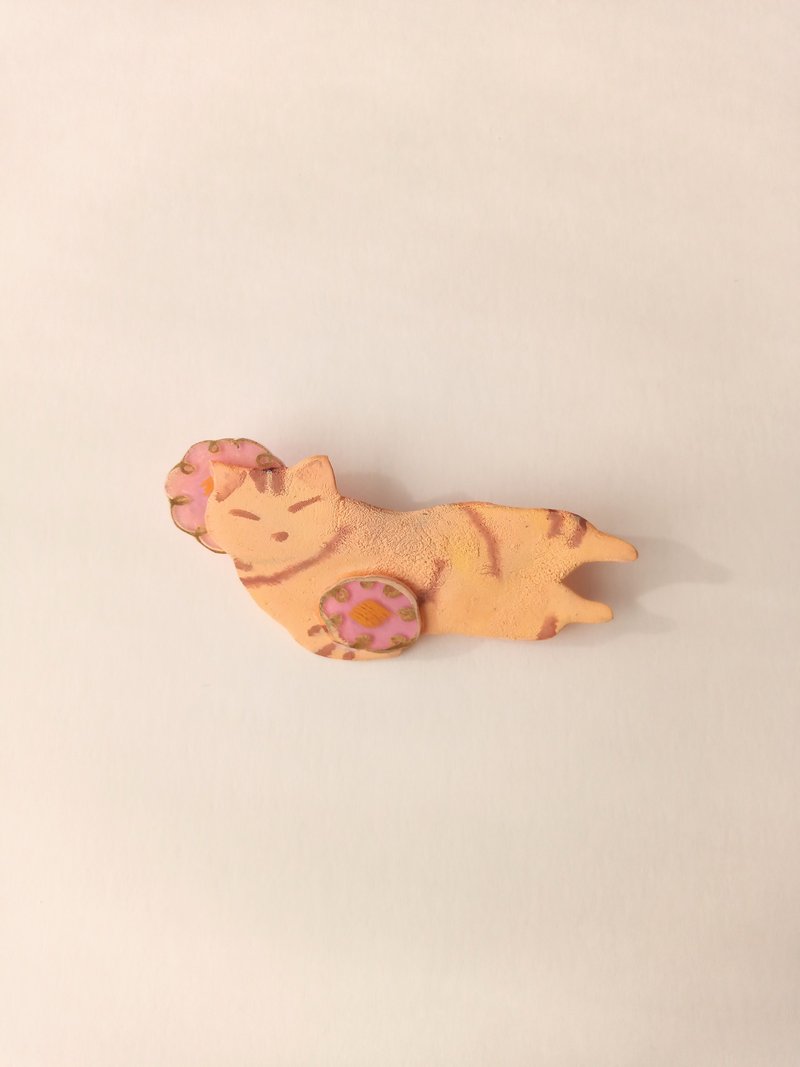 ヘンテコ　ブローチ　ねこ - 胸針 - 塑膠 咖啡色