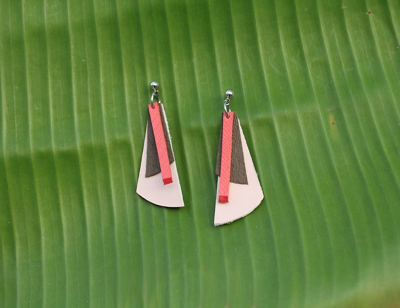 Geometric Contrast Stitching Pink Coral Red Coffee Ear Pin Earrings - ต่างหู - หนังแท้ สึชมพู