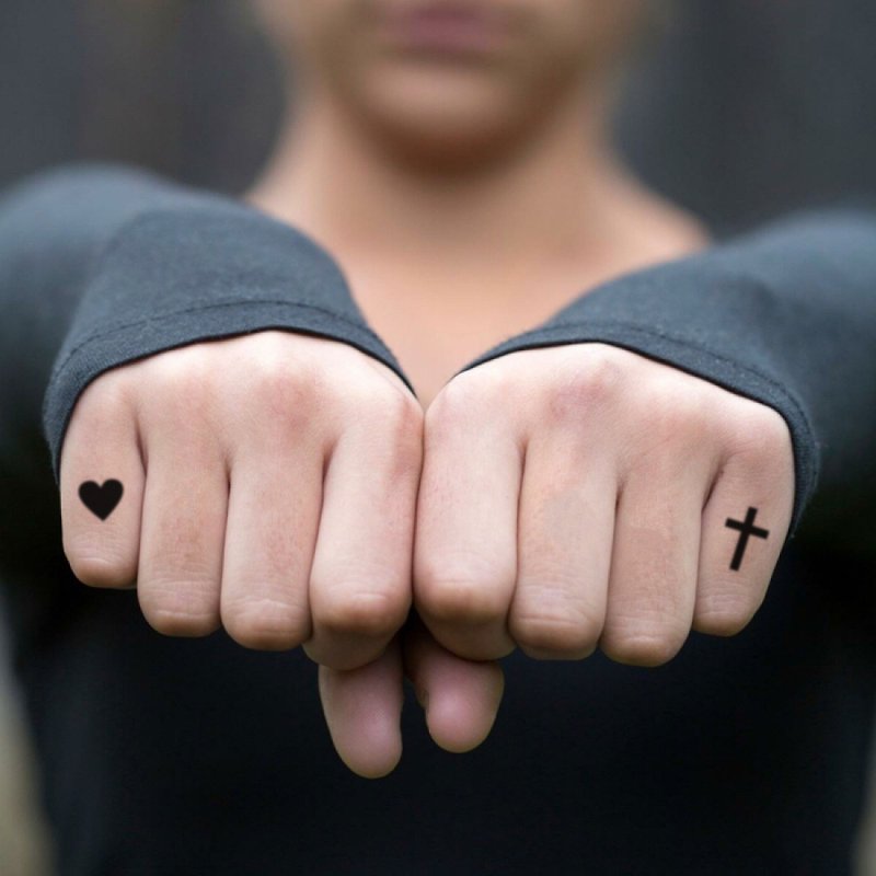 Heart & Cross Pinky Finger Temporary Tattoo Sticker (Set of 4) - OhMyTat - สติ๊กเกอร์แทททู - กระดาษ สีดำ